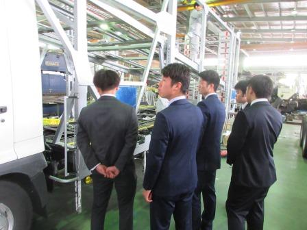 新入社員が架装工場を見学しました 岡山日野自動車株式会社